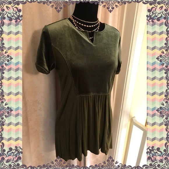 PRETTY TOP 💚💚💚 - Picture 2 of 8